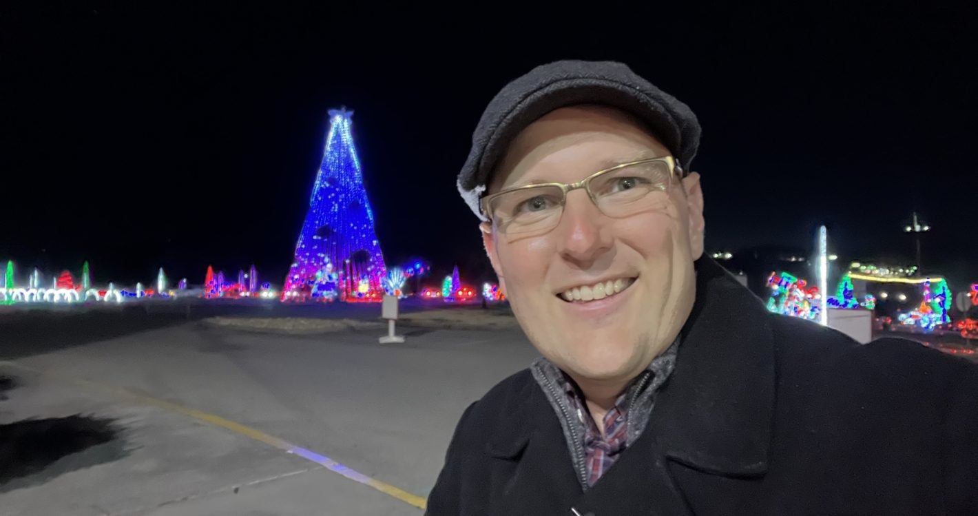 Episode 62 Shadrack's Christmas Wonderland in Sevierville Ingles